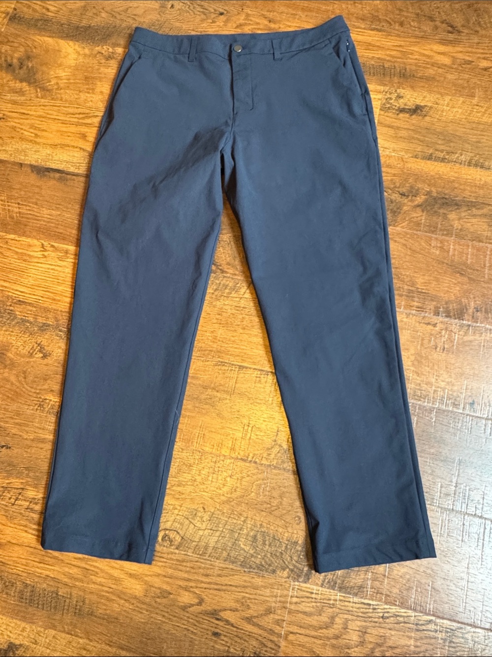 Excellent condition men’s Lululemon ABC pants in size 35W 30L